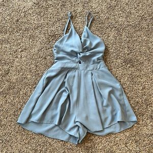 Tie back romper. Adjustable straps. Worn a handful of times. In great condition